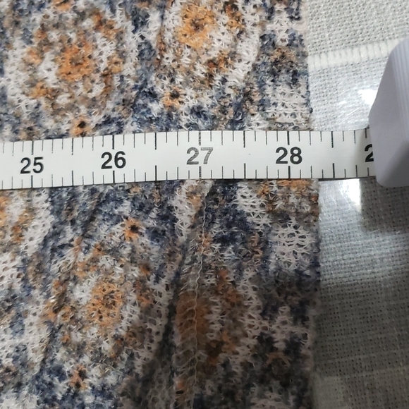 Painted threads Cardigan, Size M - Picture 11 of 11